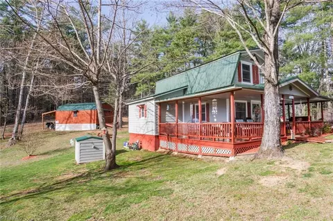 Exterior - 6414 Summit Rd, Purlear, NC 28665 photo 5 of 18