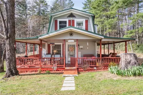 Exterior - 6414 Summit Rd, Purlear, NC 28665 photo 4 of 18