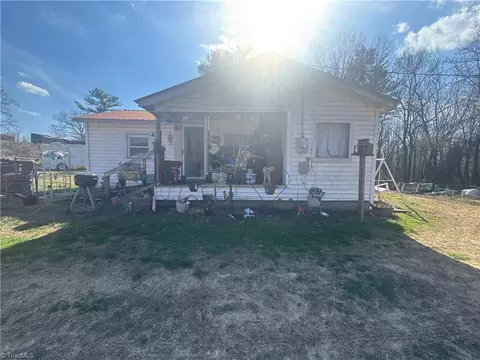 112 Hardwick Ln, Lowgap, NC 27024