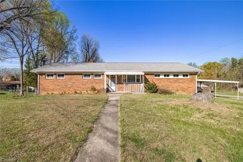 4405 Knollwood Dr, Archdale, NC 27263