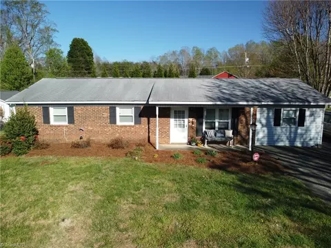 145 Kerner Knolls Dr, Kernersville, NC 27284