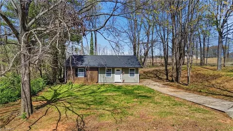 2835 Laguna Ave, Winston Salem, NC 27103