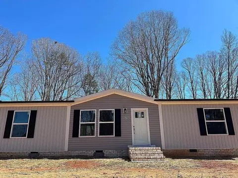 6008 Apple Wyrick Rd, Gibsonville, NC 27249