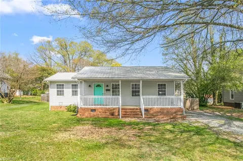 405 Oakwood St E, Mebane, NC 27302