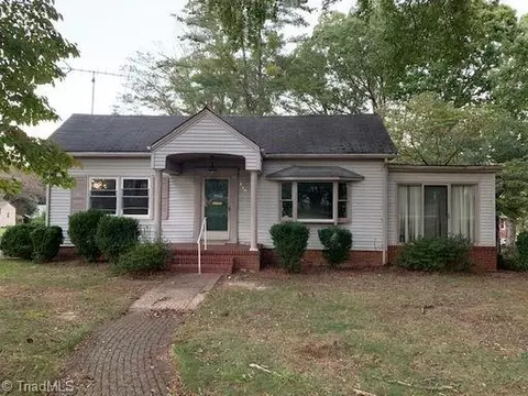 130 Oakland Ave N, Eden, NC 27288