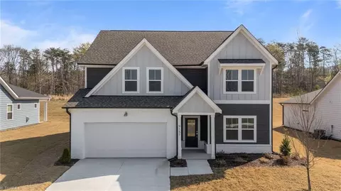 9151 Stoney River Ln, Kernersville, NC 27284