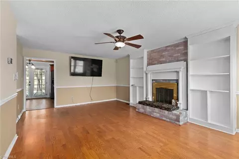 Living - 3954 Evergreen Dr, Trinity, NC 27370 photo 2 of 3