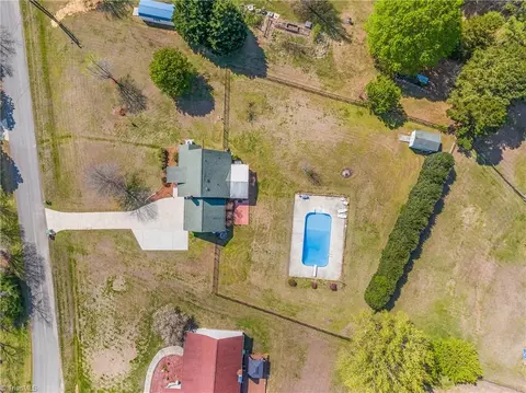View/Area - 3954 Evergreen Dr, Trinity, NC 27370 photo 2 of 6