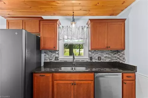 Kitchen - 3954 Evergreen Dr, Trinity, NC 27370 photo 4 of 6