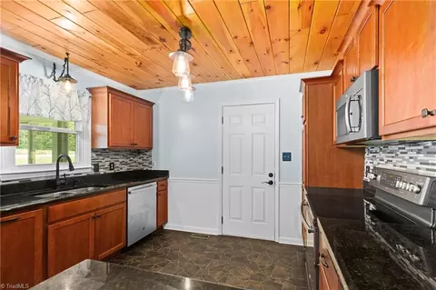 Kitchen - 3954 Evergreen Dr, Trinity, NC 27370 photo 3 of 6