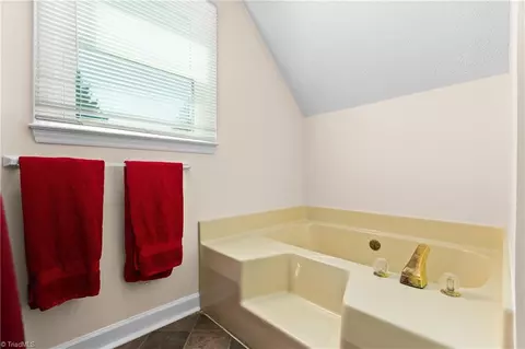Bath - 3954 Evergreen Dr, Trinity, NC 27370 photo 2 of 4