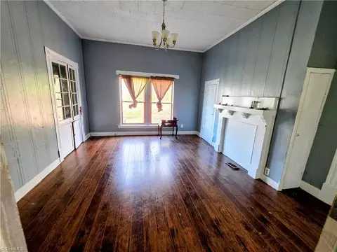 Living - 515 Cable St, High Point, NC 27260 photo 2 of 2