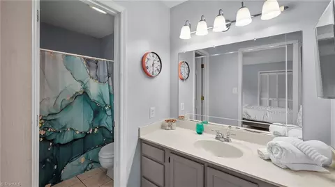 Bath - 4903 Westhaven Ln, Trinity, NC 27370 photo 3 of 3