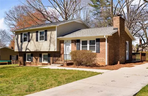 302 Mountainbrook Dr, King, NC 27021