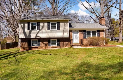 302 Mountainbrook Dr, King, NC 27021 photo 2