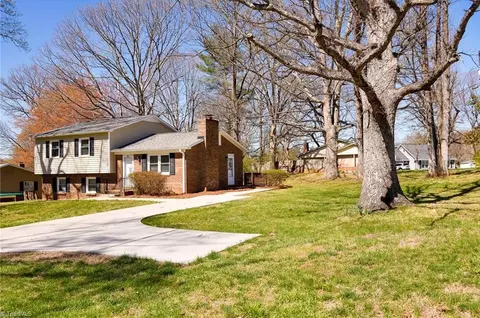 302 Mountainbrook Dr, King, NC 27021 photo 3