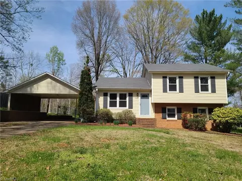 1305 Rollingwood Cir E, Winston Salem, NC 27105