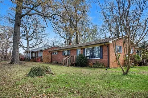 219 Rockspring Rd, High Point, NC 27262
