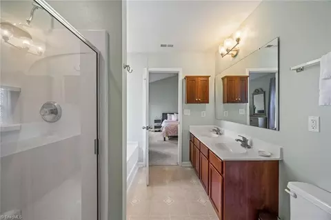 Bath - 752 Celtic Crossing Dr, High Point, NC 27265 photo 2 of 3
