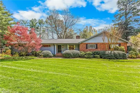 2800 Sudlicht Cir, Winston Salem, NC 27106
