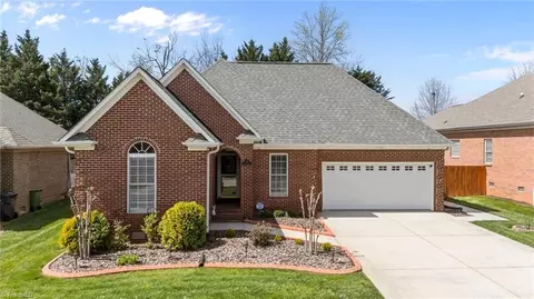 663 Dobson Ct, Kernersville, NC 27284