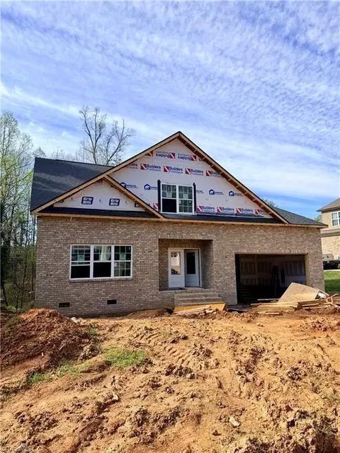 4642 Pebble Lake Dr, Pfafftown, NC 27040
