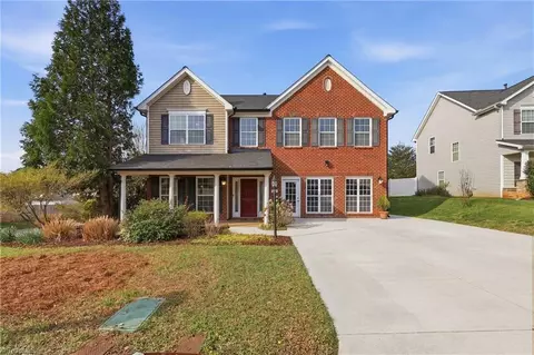 105 Creeks Edge Ct, Clemmons, NC 27012