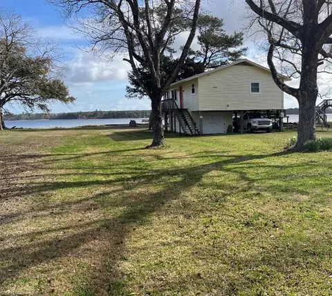 197 River Dr S, Beaufort, NC 28516