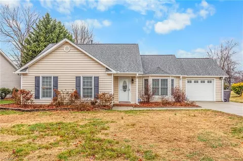 3402 Timberwolf Ave, High Point, NC 27265 photo 1