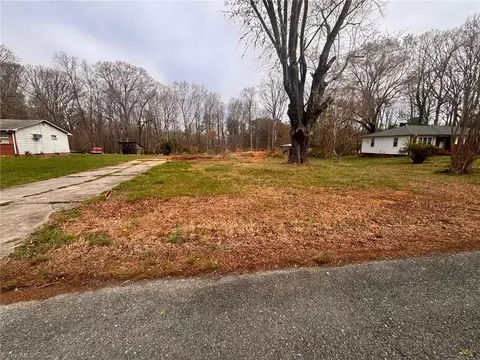 1637 Sanford Dr, Winston Salem, NC 27105