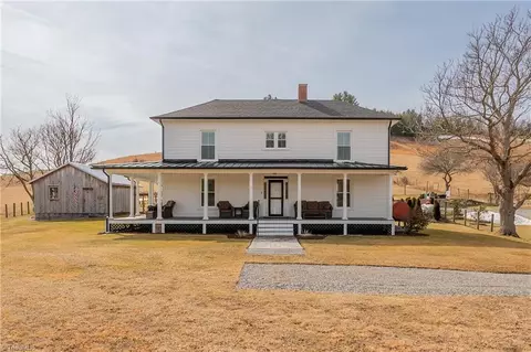 5297 Comers Rock Rd, Elk Creek, VA 24326