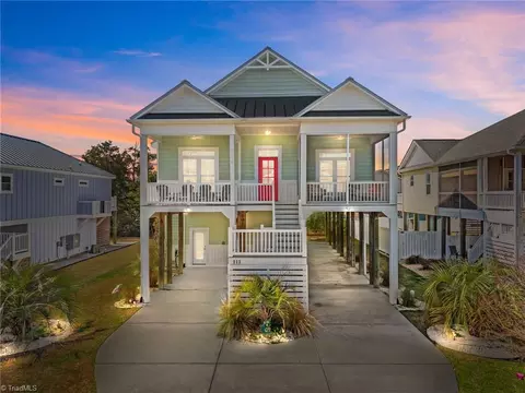 111 44th St SE, Oak Island, NC 28465