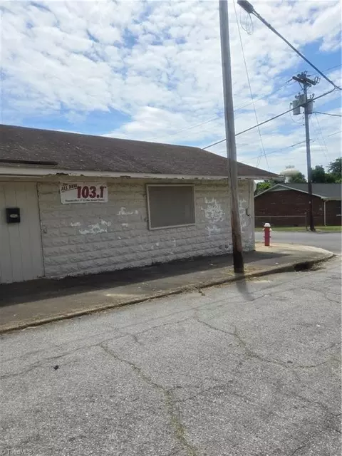 127 College St, Thomasville, NC 27360