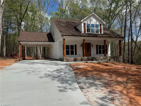 2206 Asheboro School Rd N, Asheboro, NC 27205