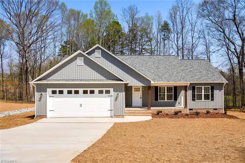 211 Snapdragon Pl, Lexington, NC 27295