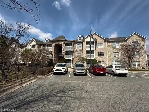 7108 Friendly Ave W #311, Greensboro, NC 27410