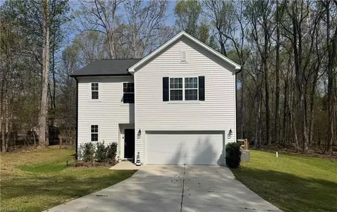 527 Dogwood Dr, Liberty, NC 27298