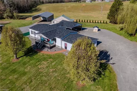 199 Walking Horse Trl, Mount Airy, NC 27030