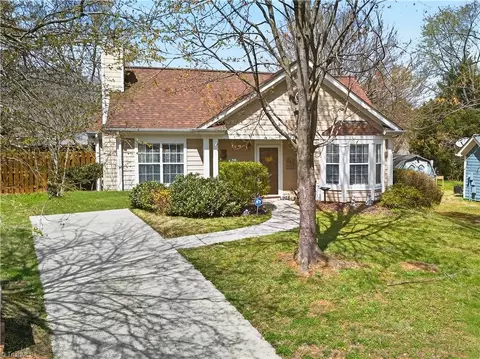 111 Foxglove Dr, Mooresville, NC 28115