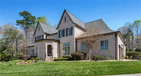2 Chippers Ct, Greensboro, NC 27407