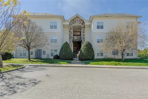 302 Campus Walk Trl #101, Elon, NC 27244