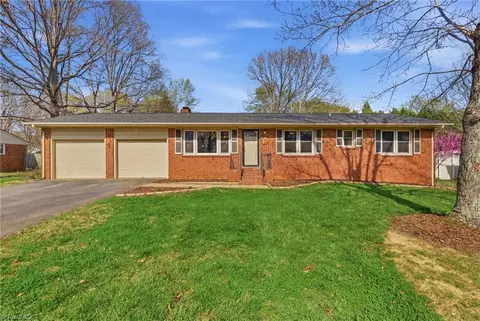 1024 Country Ln, Winston Salem, NC 27107