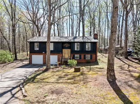 6055 Farrior Dr, Clemmons, NC 27012