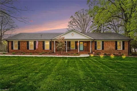 4401 Brookhaven Dr, Greensboro, NC 27406