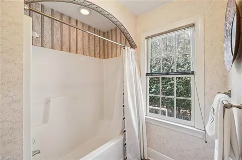 Bath - 3833 Wesseck Dr, High Point, NC 27265 photo 4 of 4