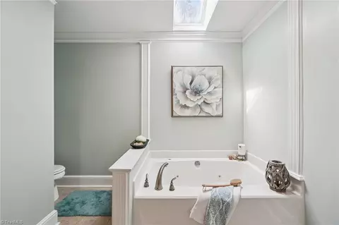 Bath - 3833 Wesseck Dr, High Point, NC 27265 photo 2 of 4