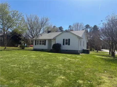 1075 W Us Highway 64, Mocksville, NC 27028