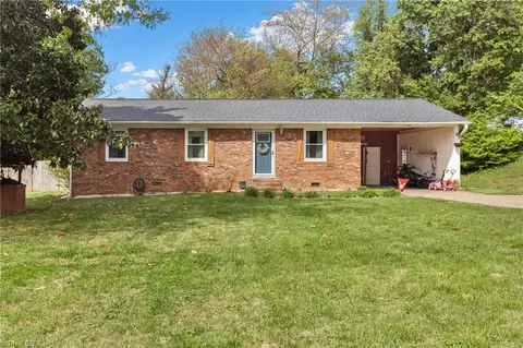 104 Weslo Dr, Kernersville, NC 27284