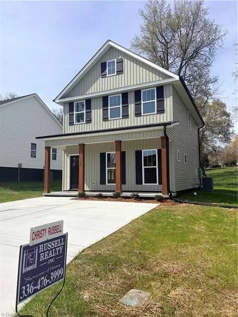 14 Colonial Dr W, Thomasville, NC 27360