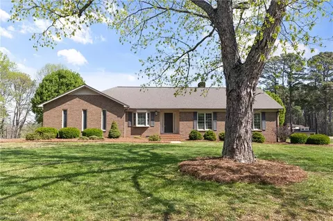 316 Siouan Dr, Lexington, NC 27295